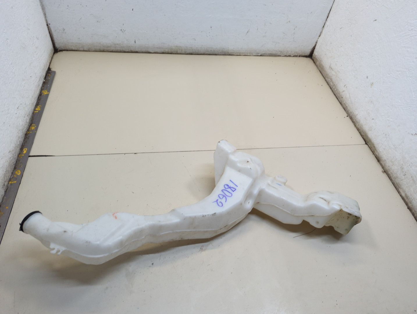 Бачок омывателя лобового стекла