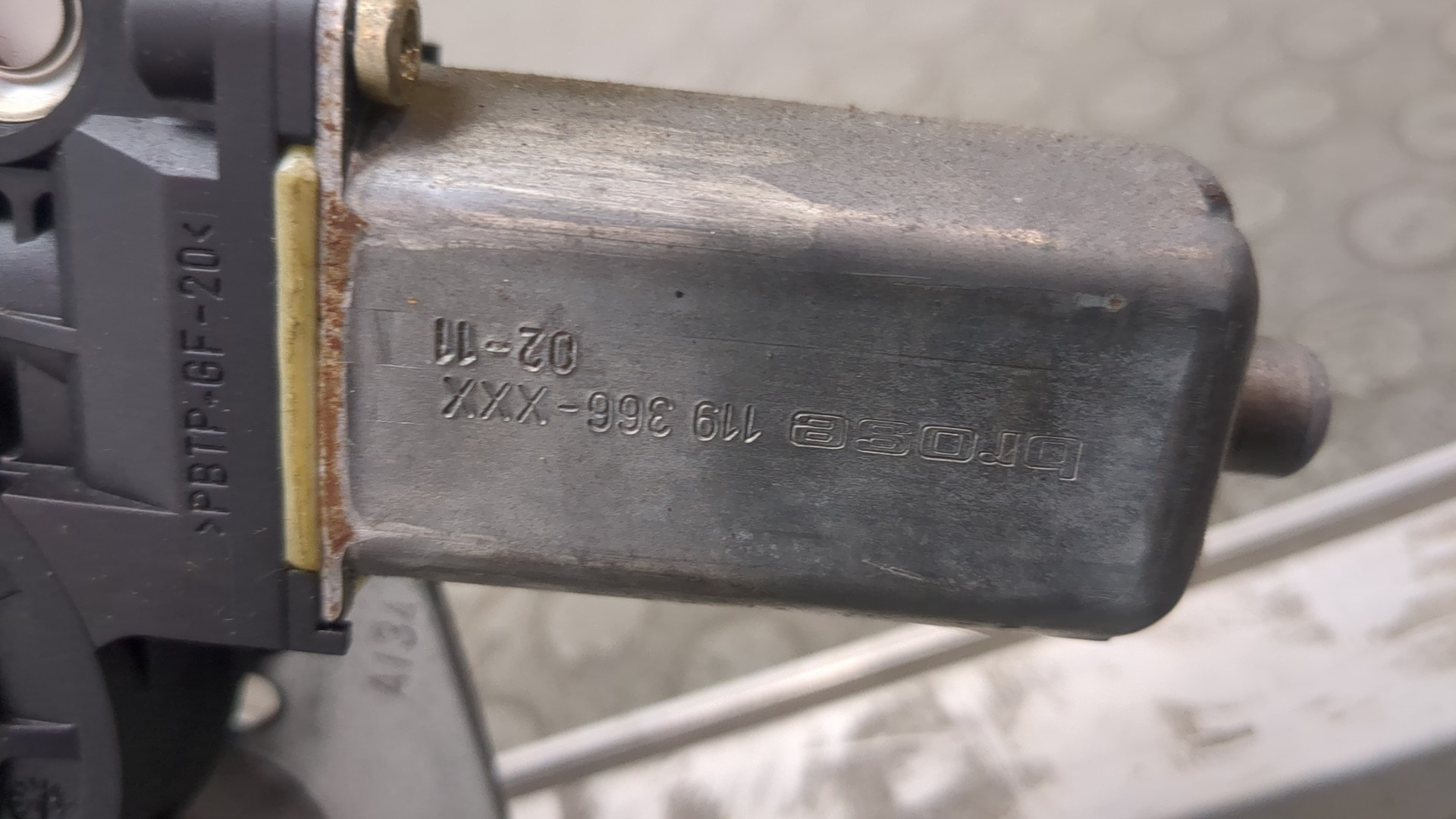 Стеклоподъемник электр. передний правый