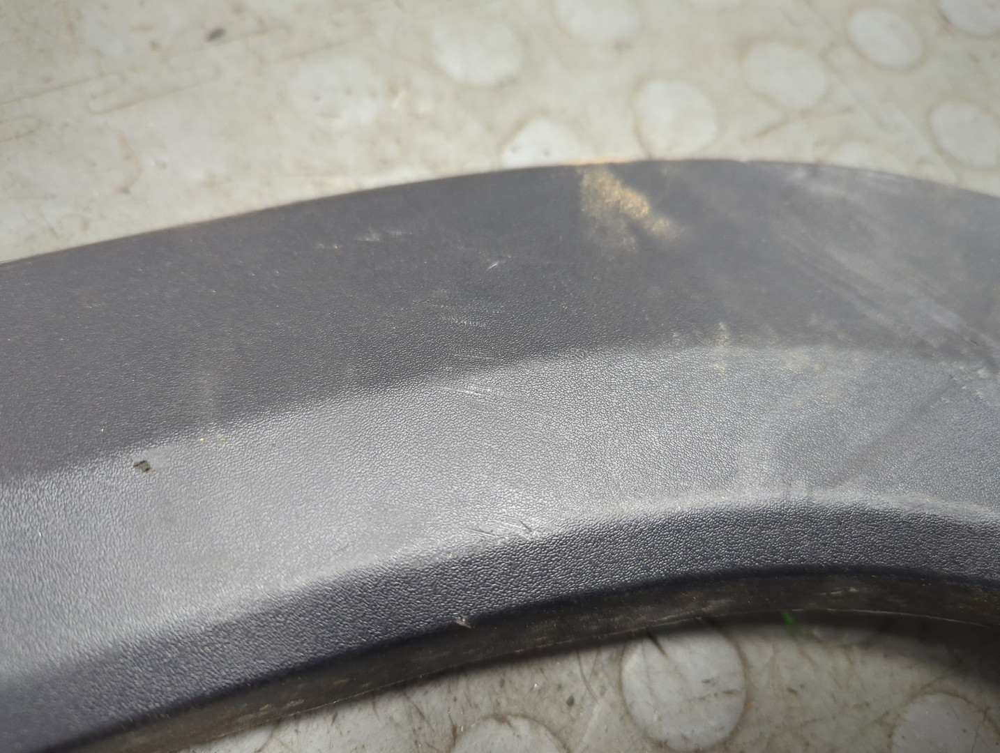 Накладка переднего крыла правого