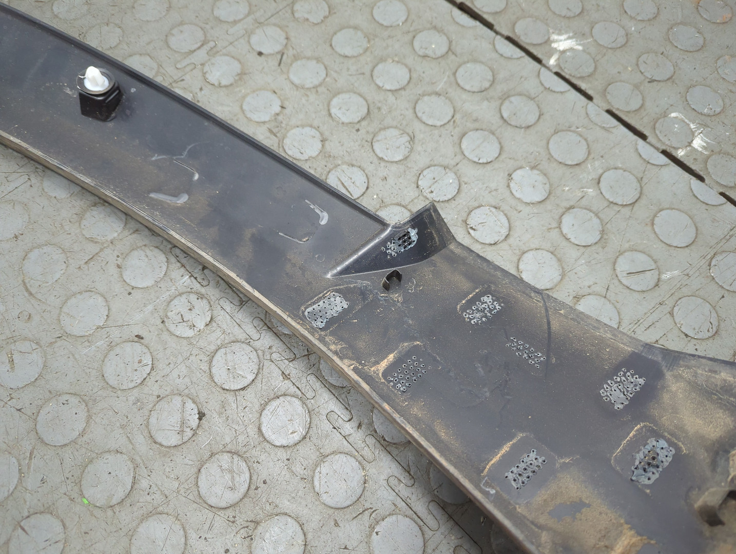 Накладка переднего крыла правого