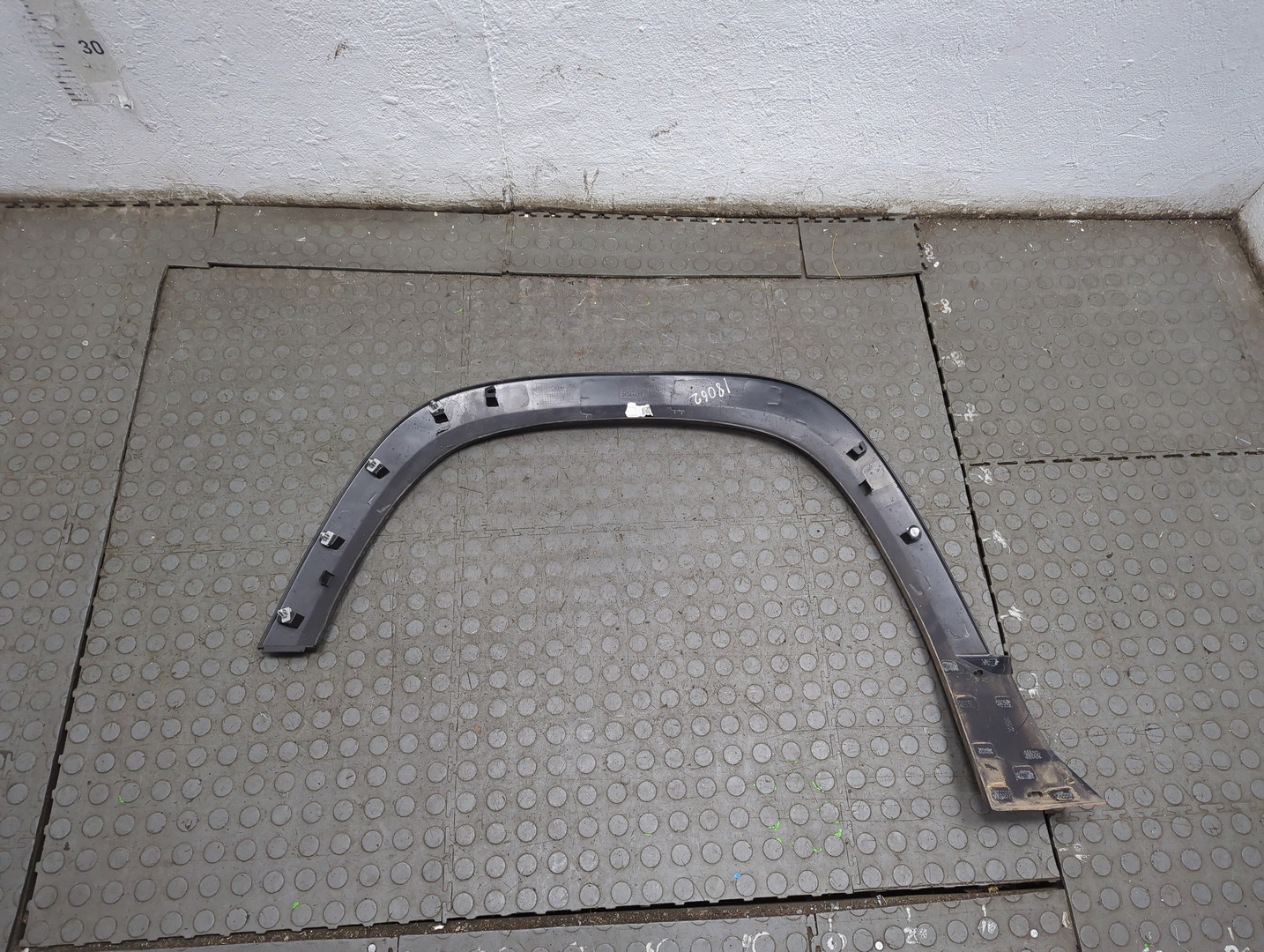 Накладка переднего крыла правого