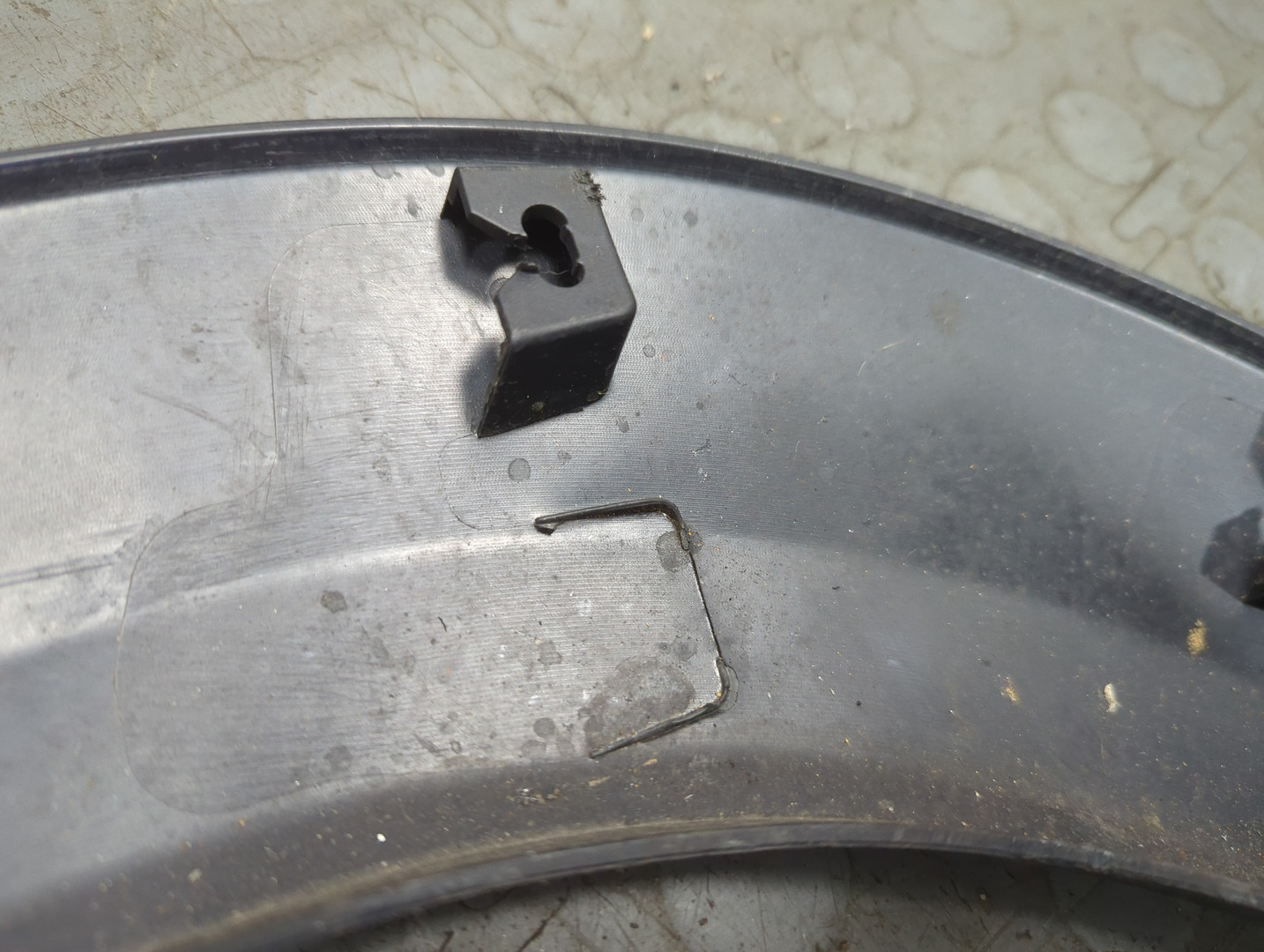 Накладка переднего крыла левого