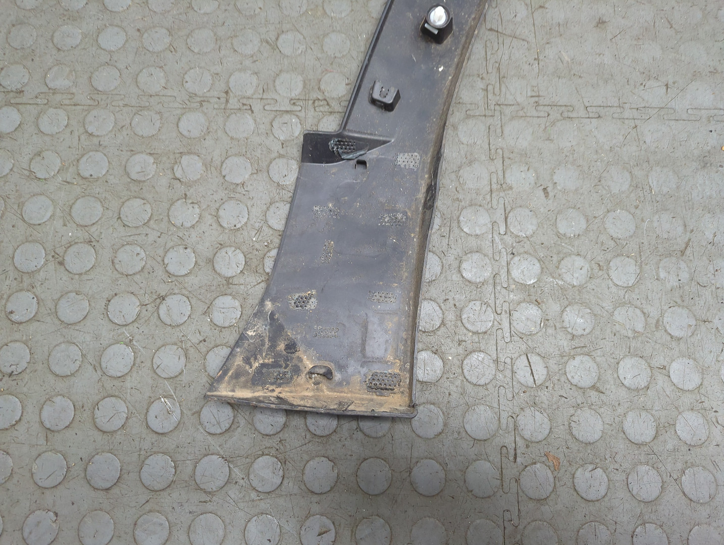 Накладка переднего крыла левого