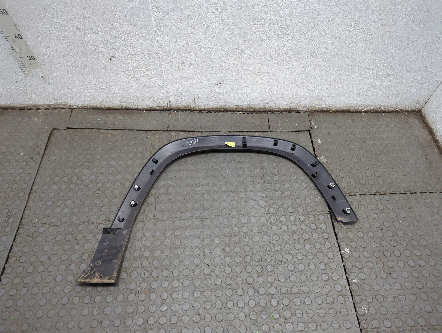 Накладка переднего крыла левого