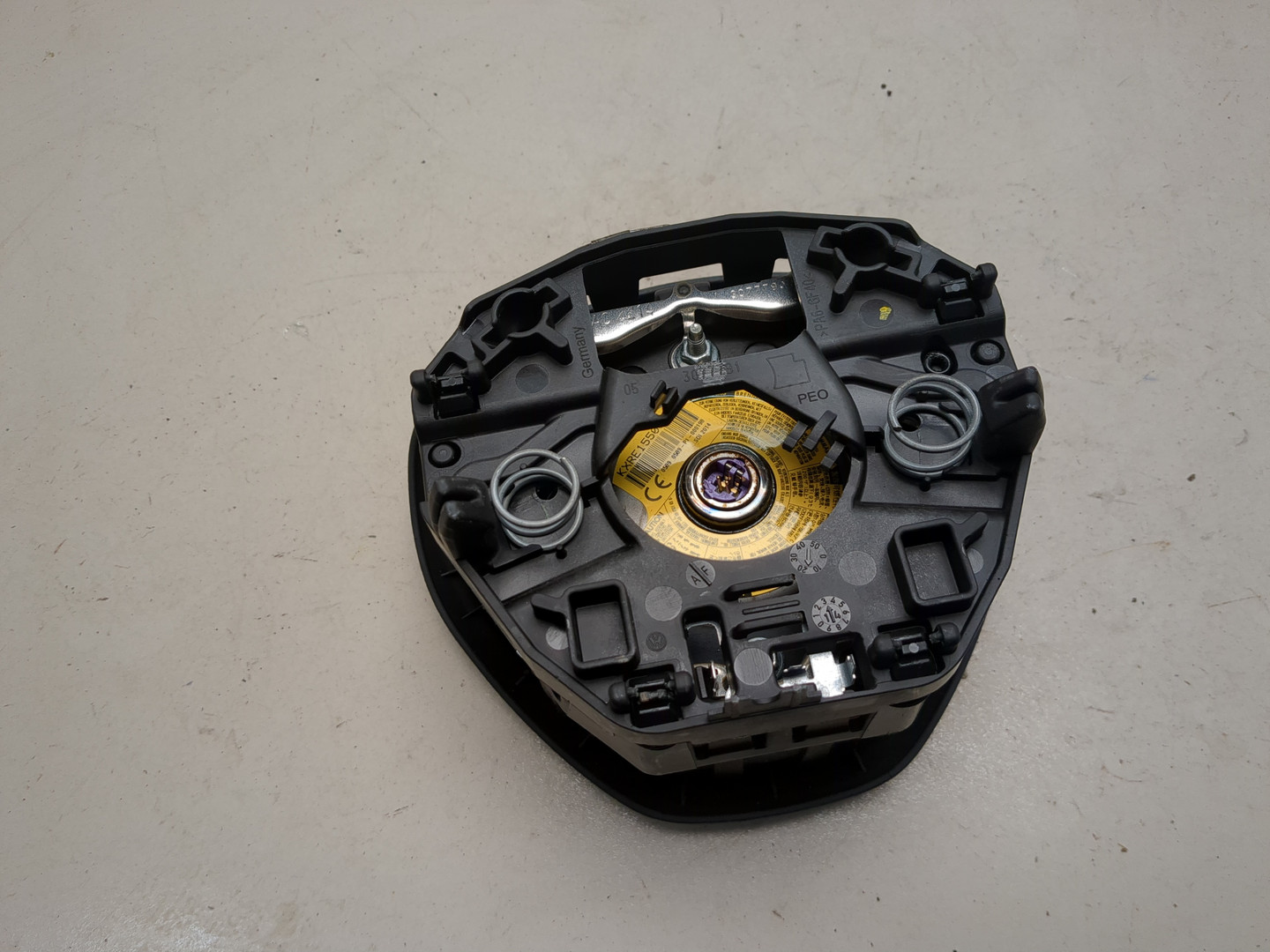 Подушка безопасности в рулевое колесо