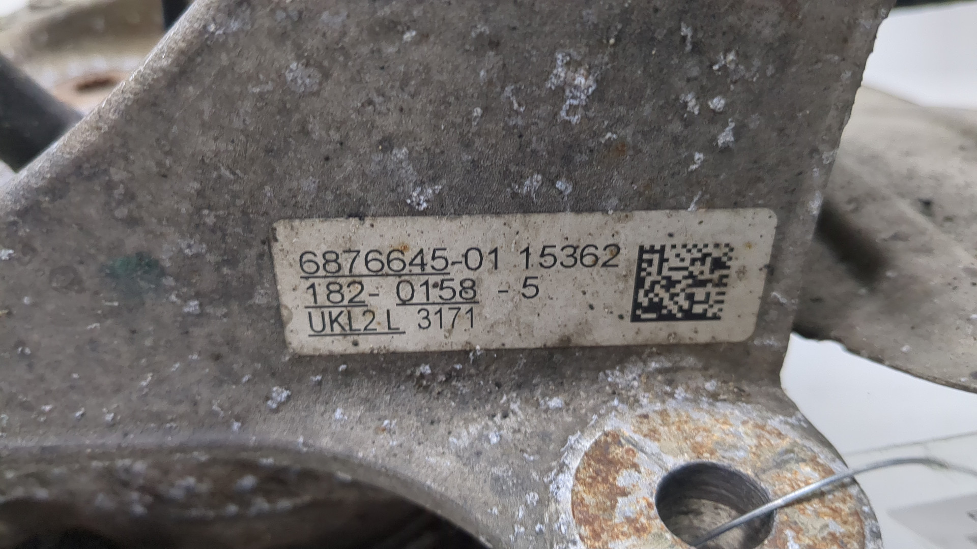 Кулак поворотный передний левый