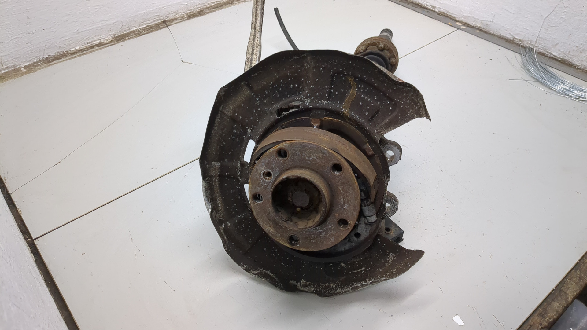 Кулак поворотный задний левый