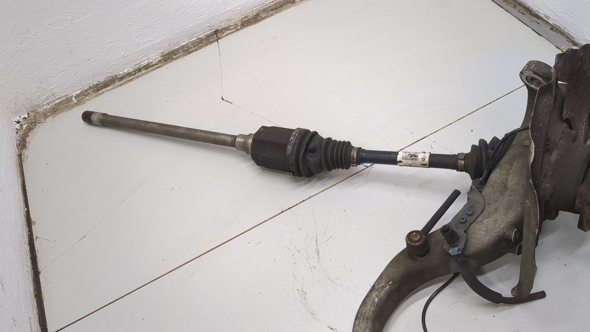 Кулак поворотный передний правый