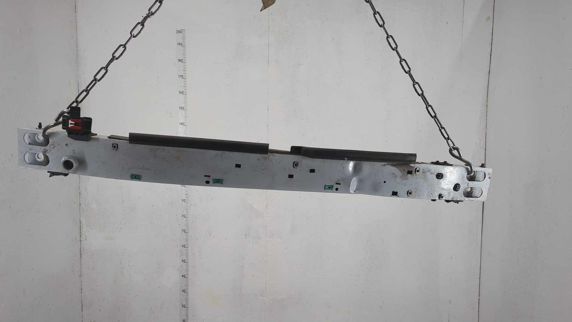 Усилитель переднего бампера