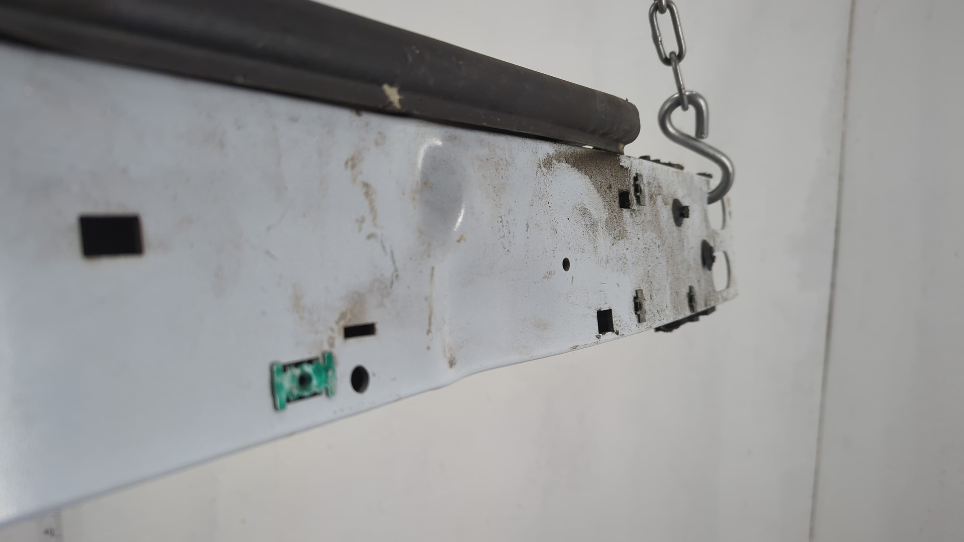 Усилитель переднего бампера