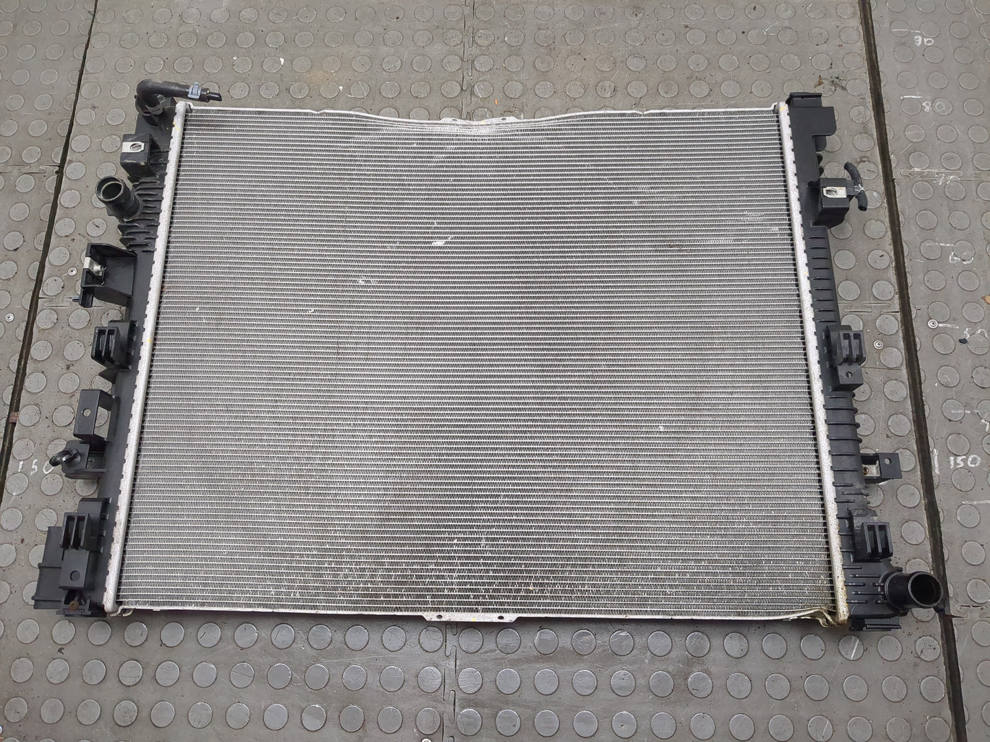 Радиатор охлаждения двигателя основной