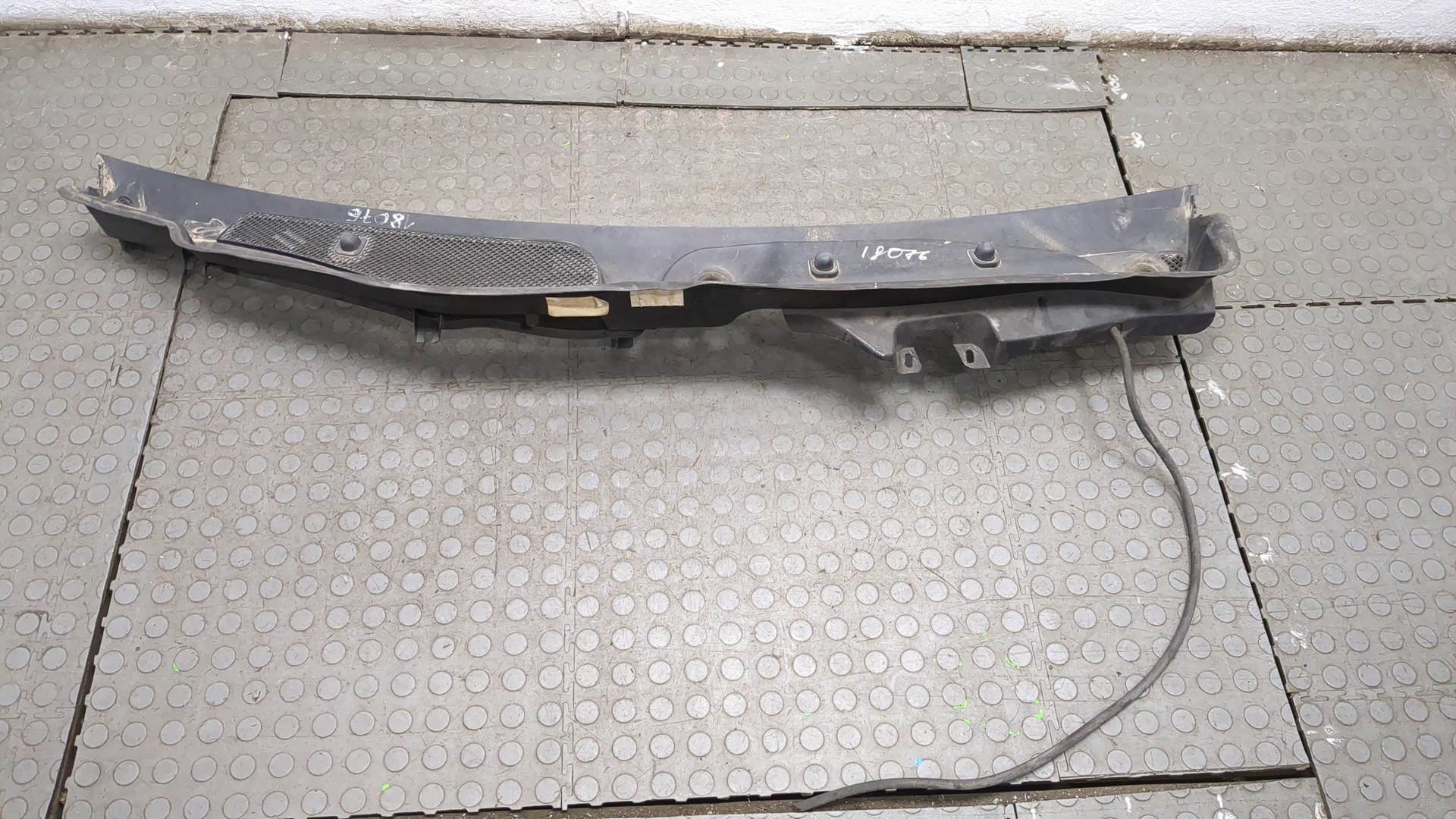 Решетка стеклоочистителей (Жабо)