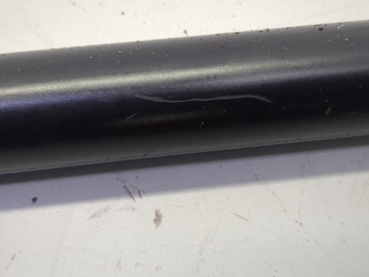 Амортизатор крышки багажника