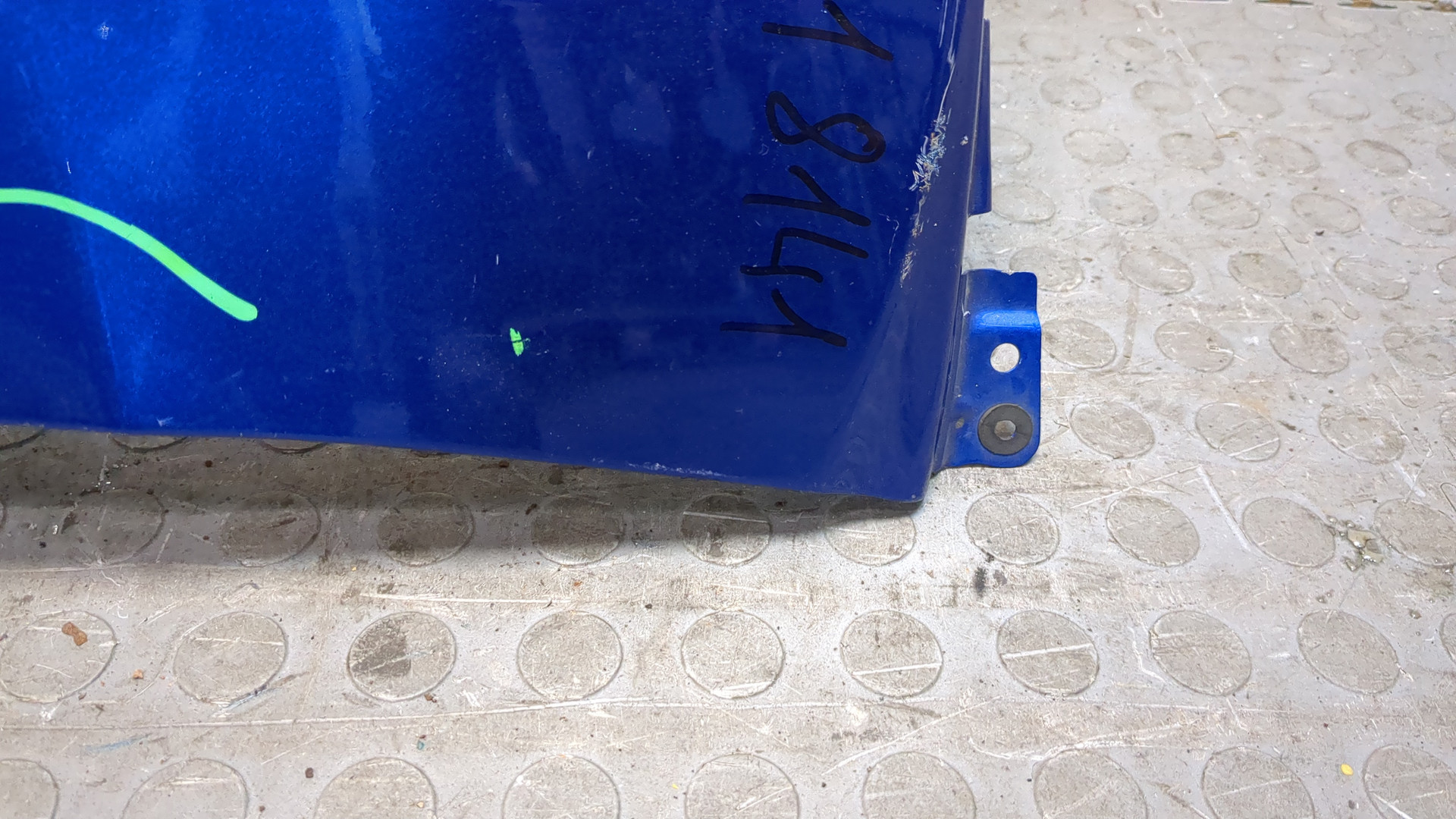 Крыло переднее левое