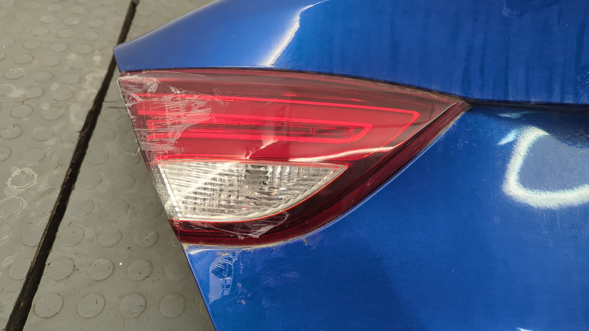 Дверь багажника