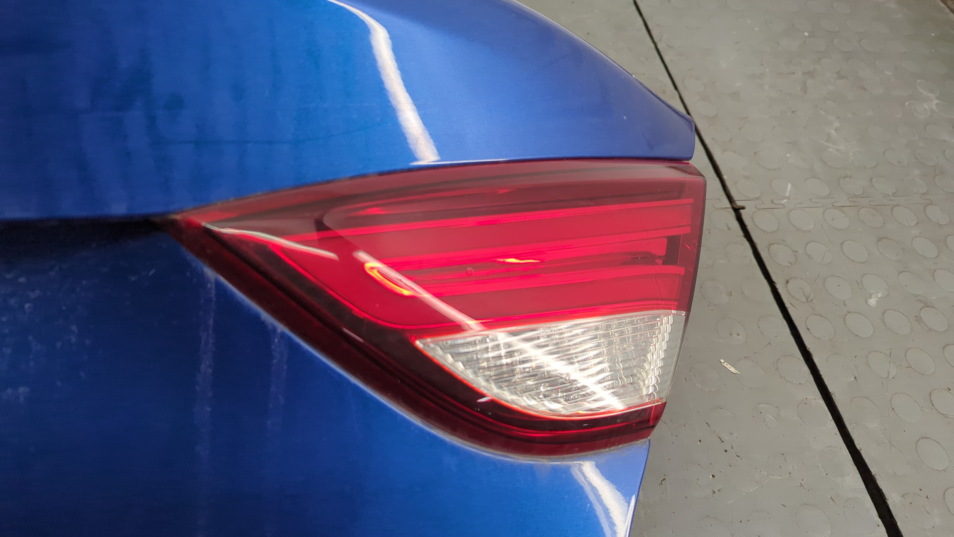 Дверь багажника