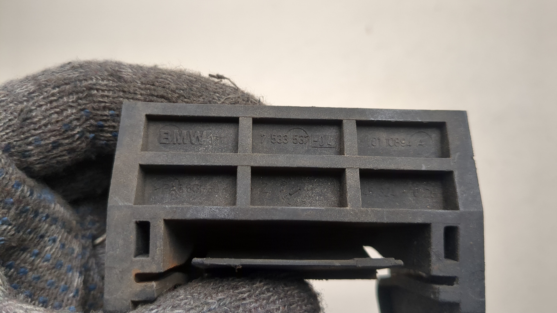 Заглушка поддомкратника