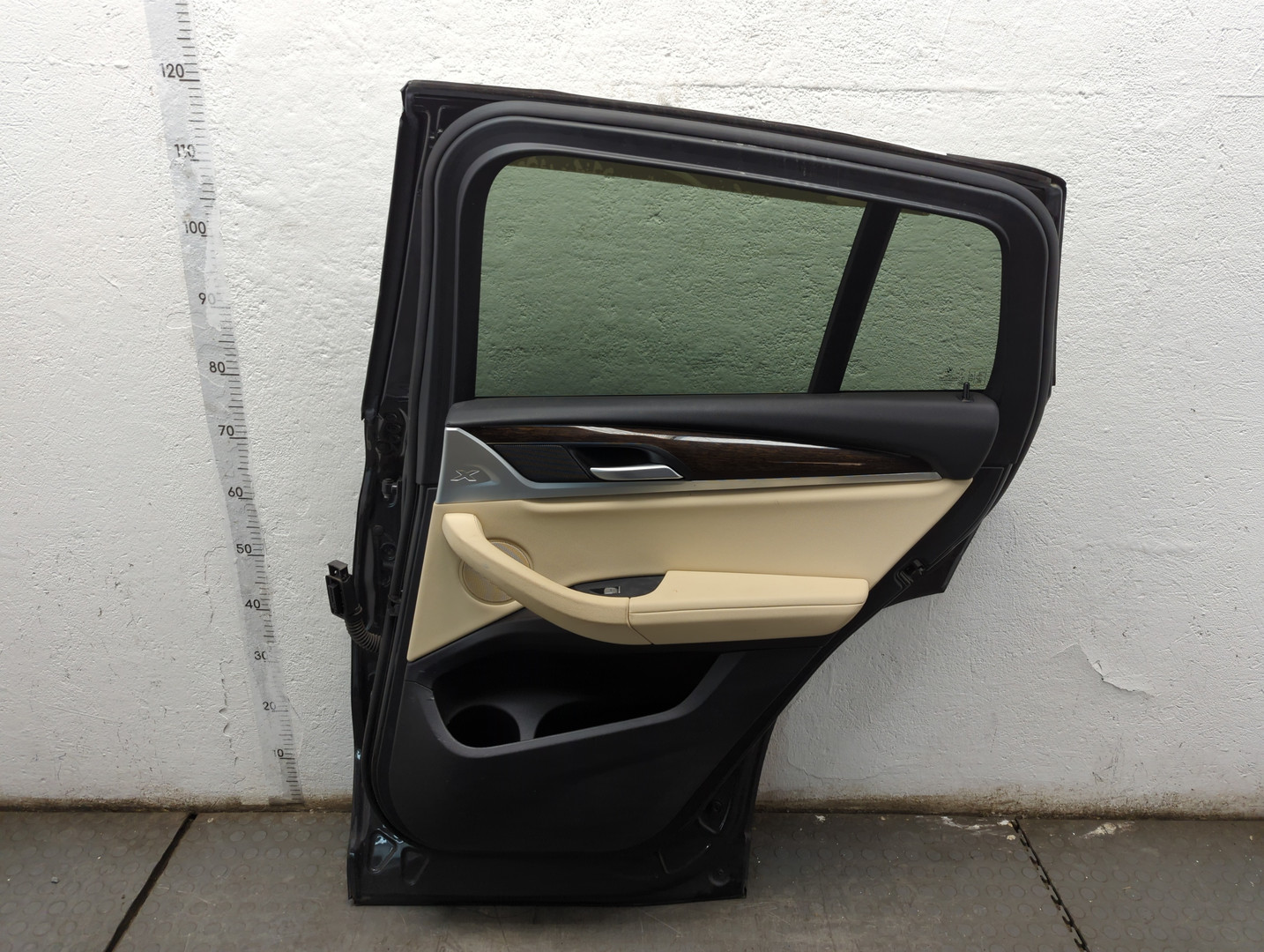 Дверь задняя правая