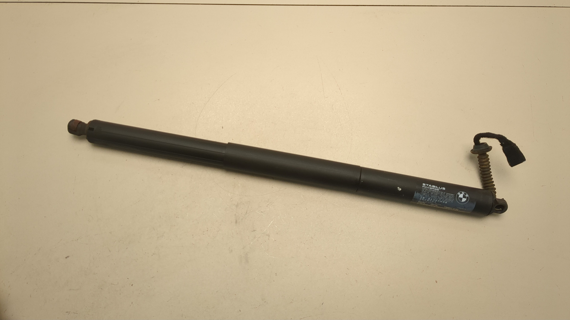 Амортизатор крышки багажника