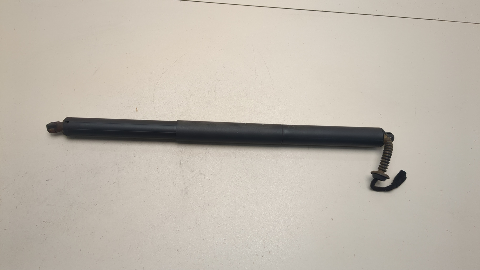 Амортизатор крышки багажника