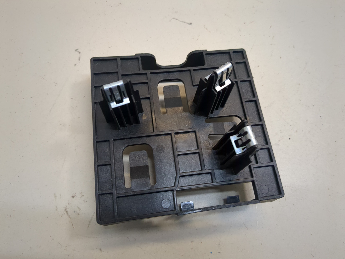 Кронштейн электронного блока управления / контроля