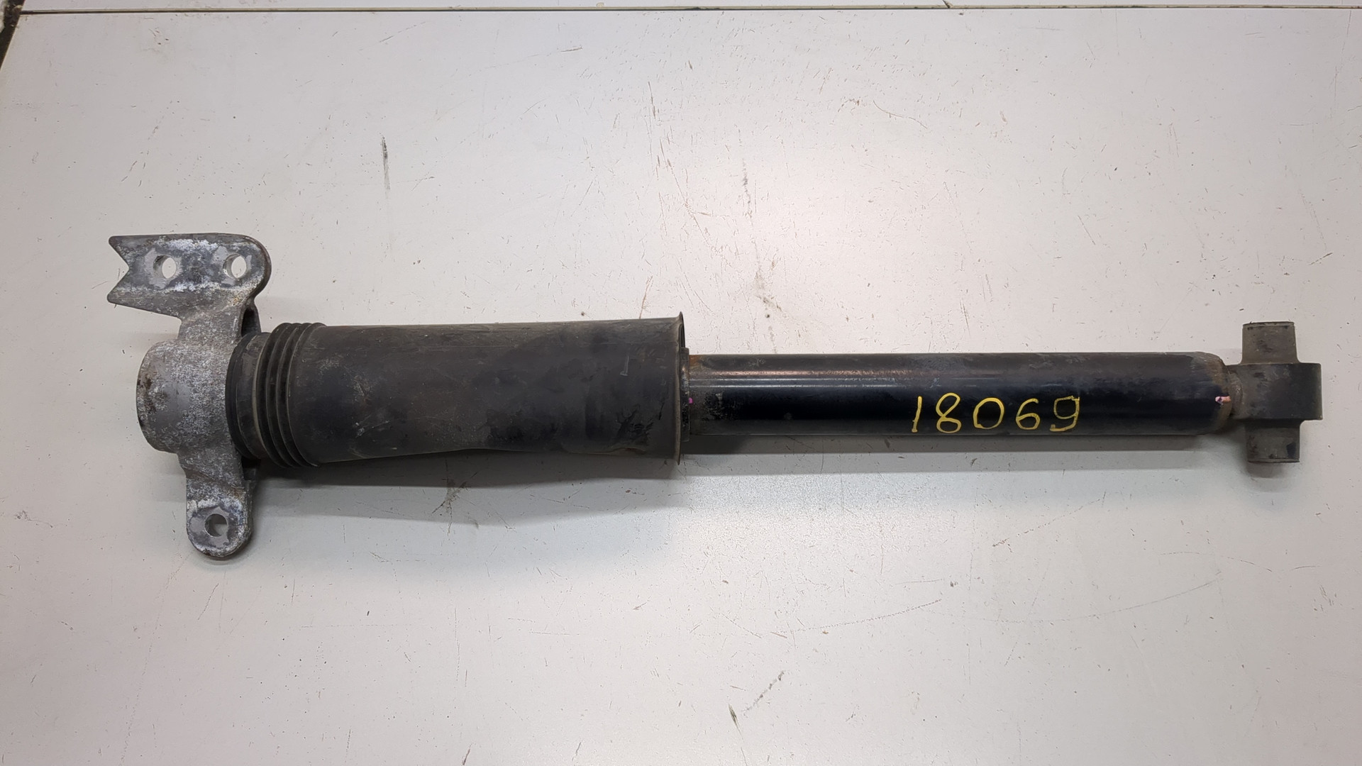 Амортизатор задний (стойка)