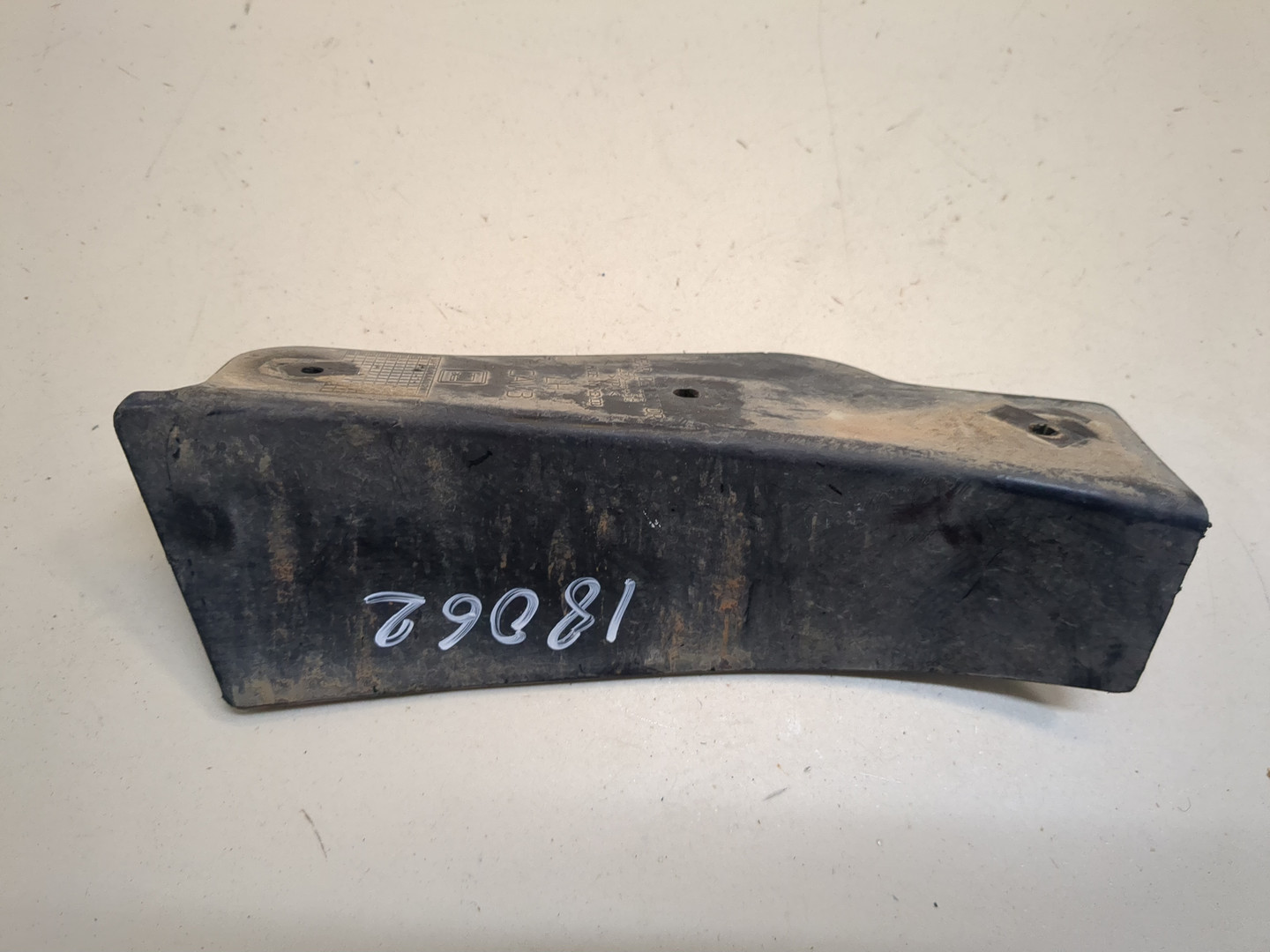 Брызговик задний левый