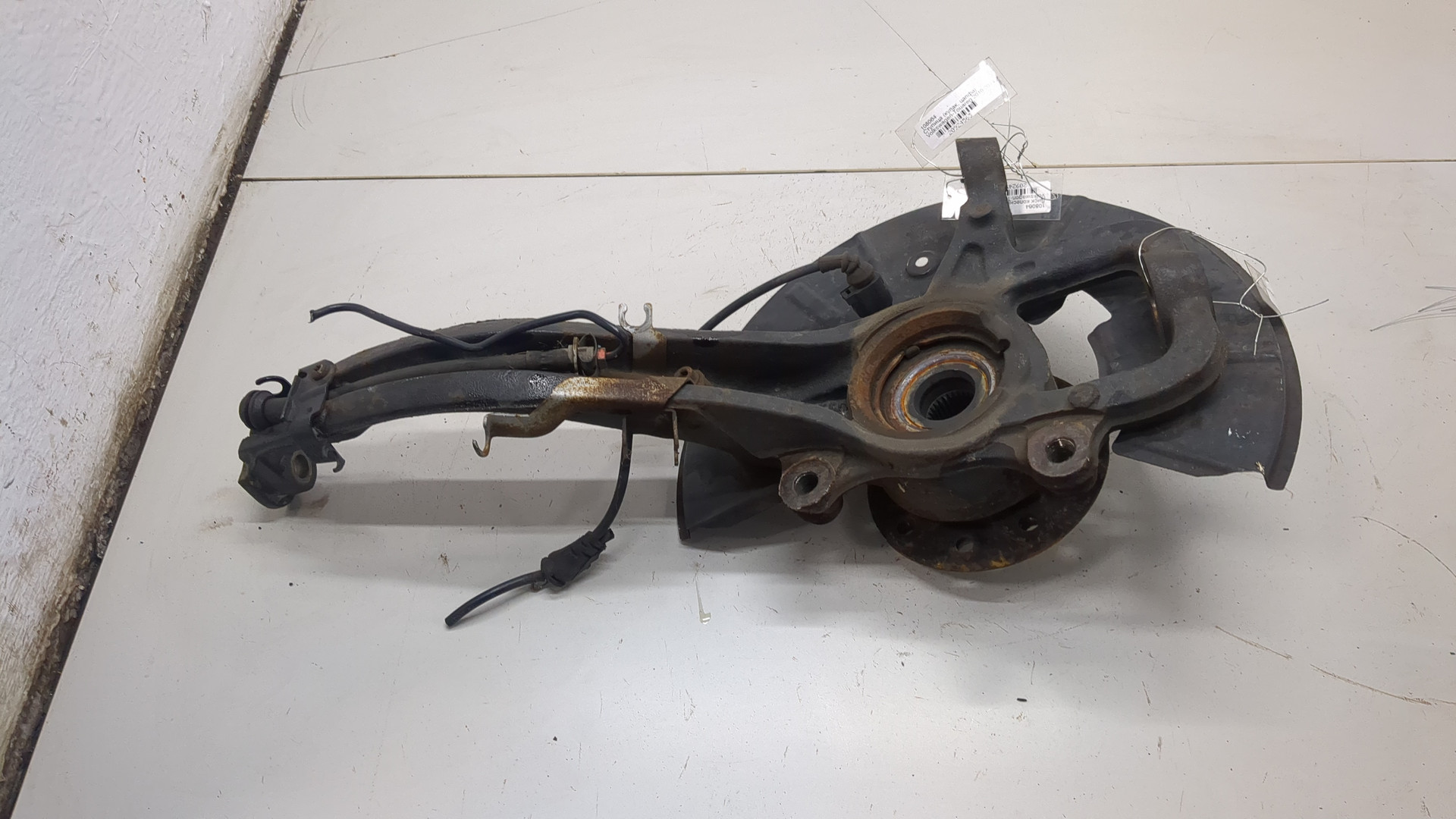 Кулак поворотный передний правый