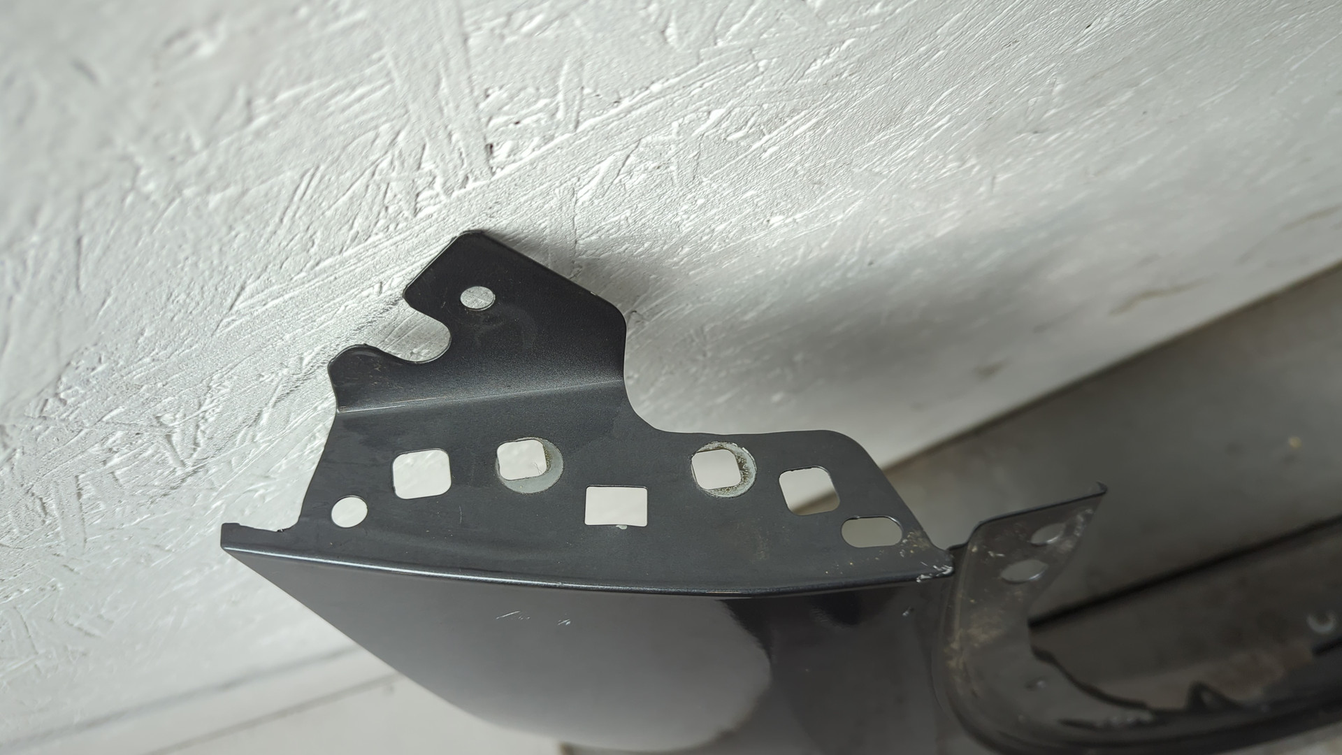 Крыло переднее правое