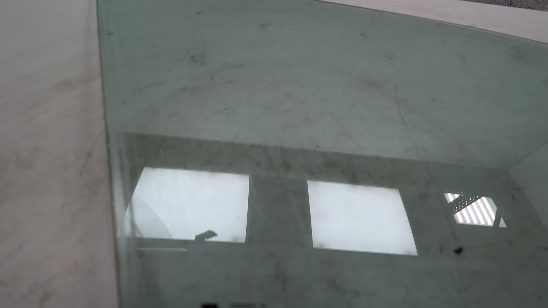 Стекло двери передней правой