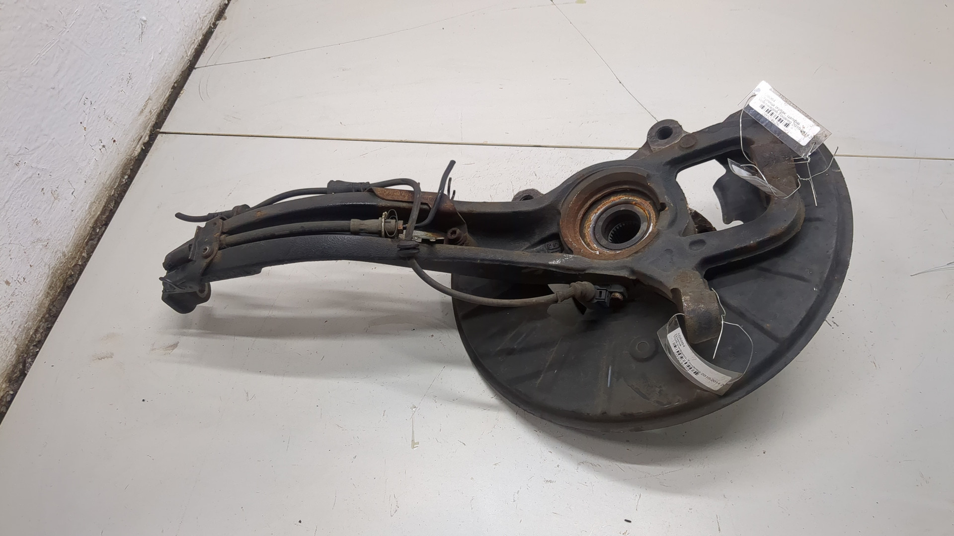 Кулак поворотный передний левый