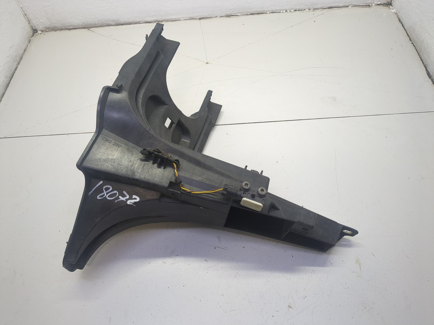 Кронштейн фар левый