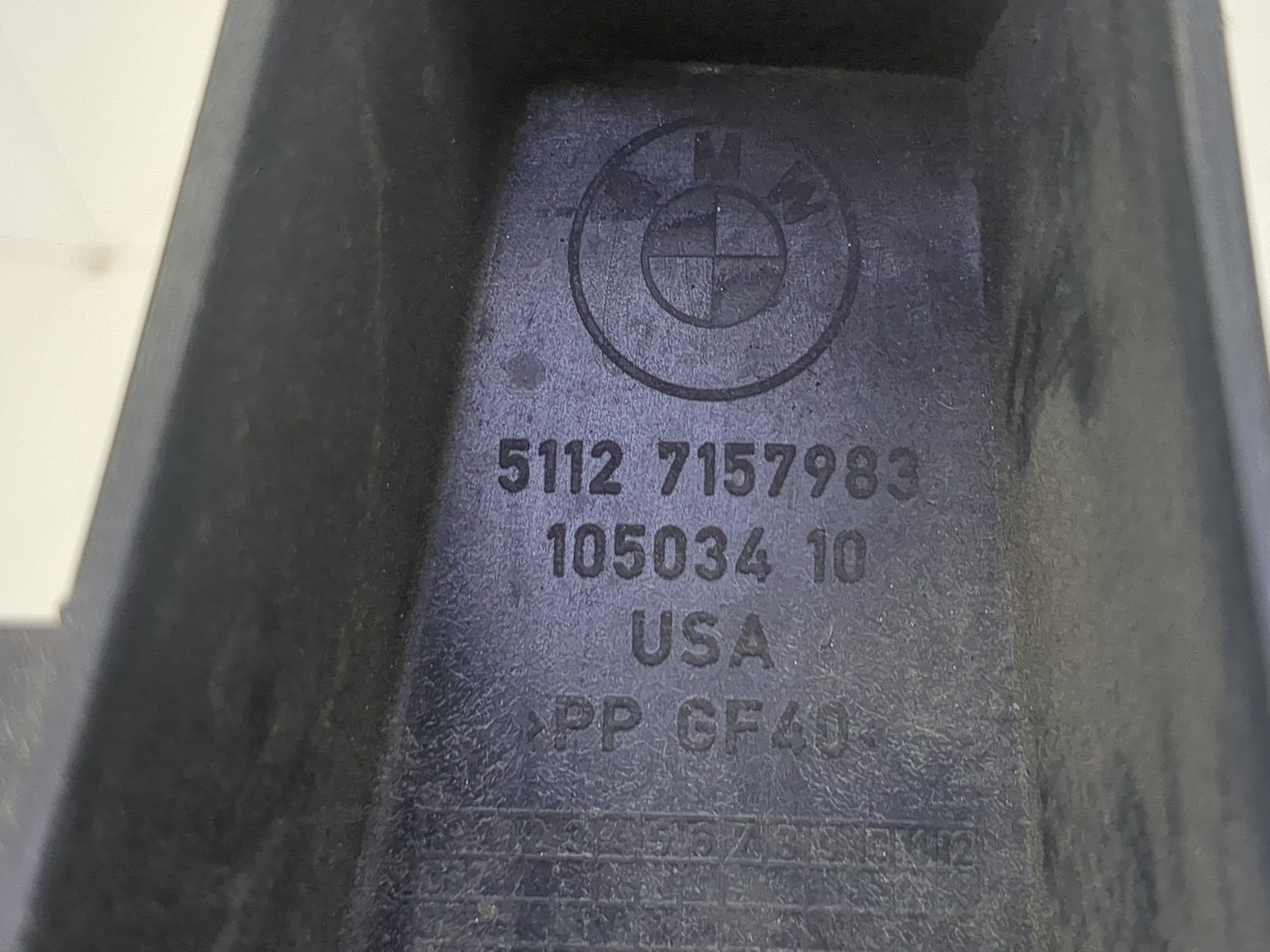 Кронштейн фар левый