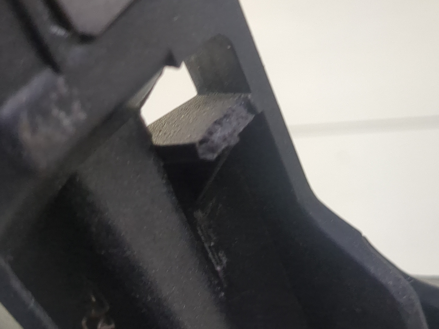 Кронштейн фар левый