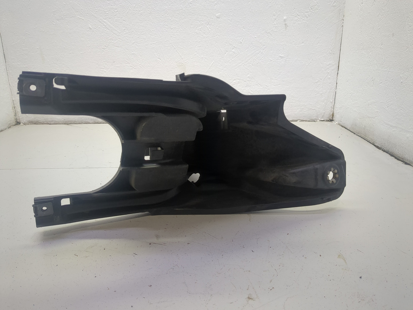 Кронштейн фар левый