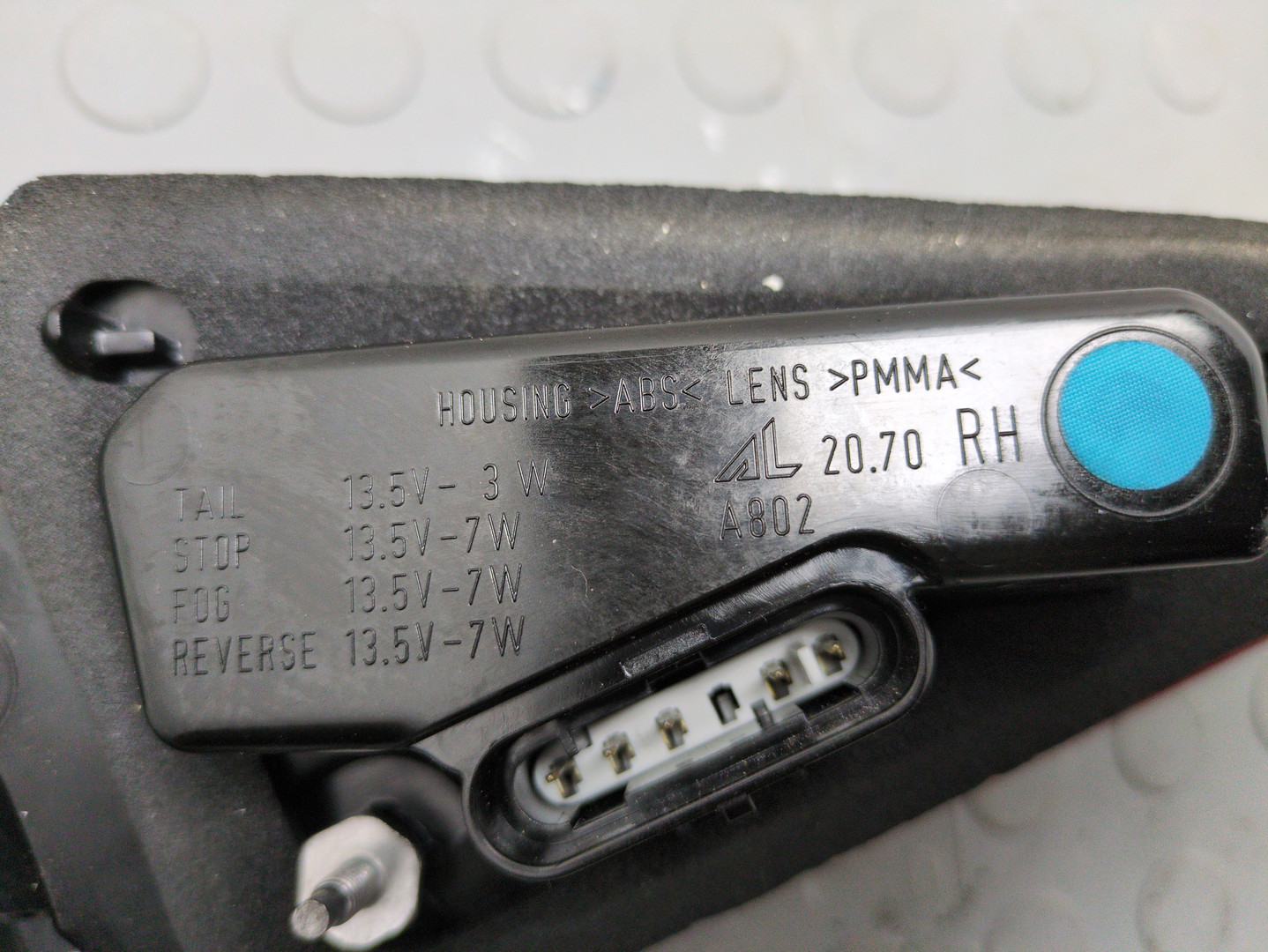 Фонарь задний внутренний левый