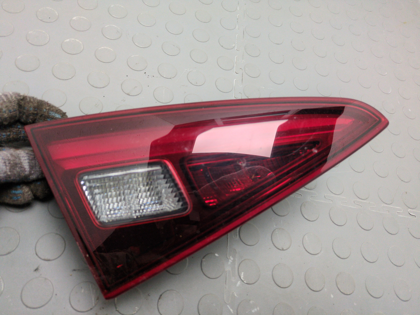 Фонарь задний внутренний правый