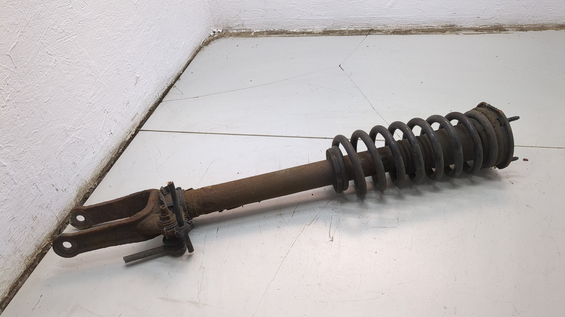 Амортизатор передний