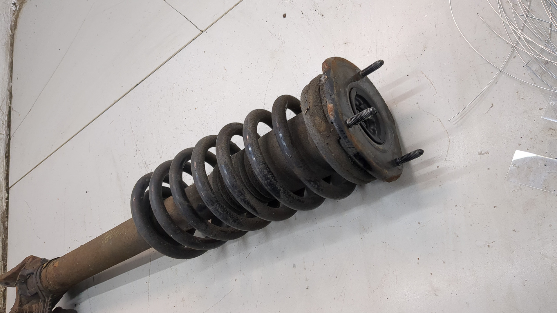 Амортизатор передний