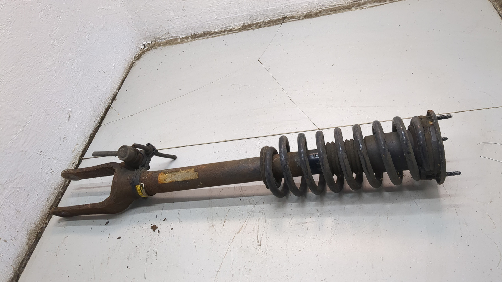 Амортизатор передний