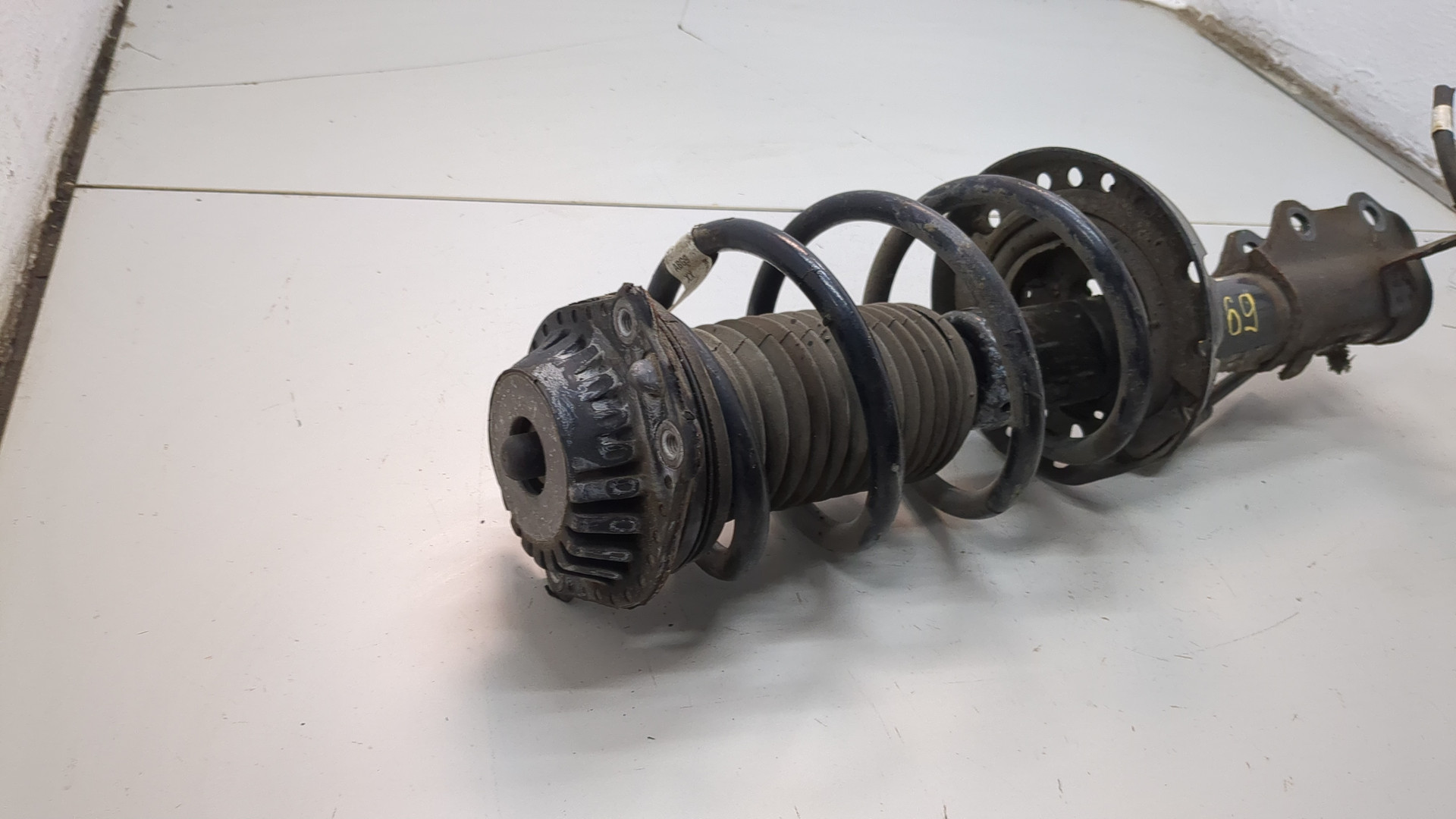 Амортизатор передний левый