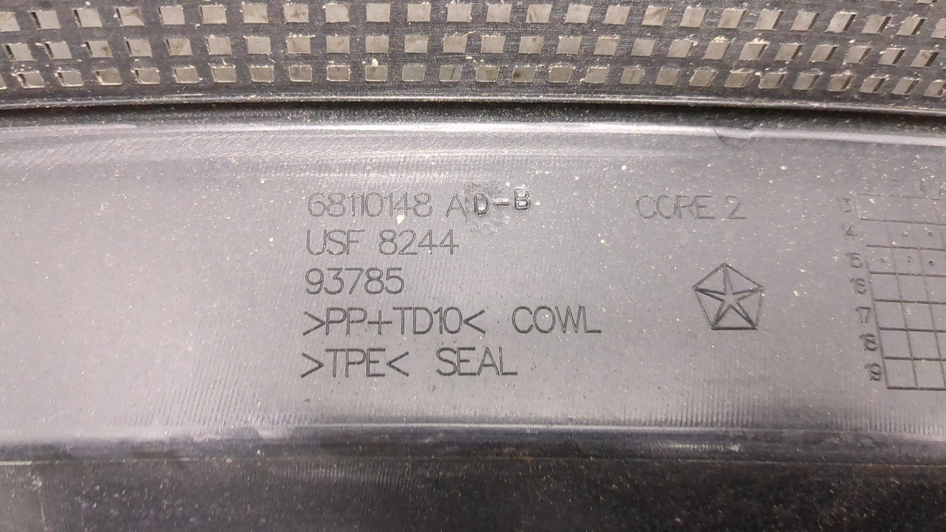 Решетка стеклоочистителей (Жабо)