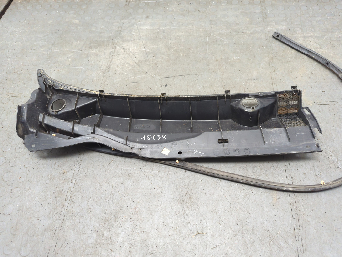 Решетка стеклоочистителей (Жабо)