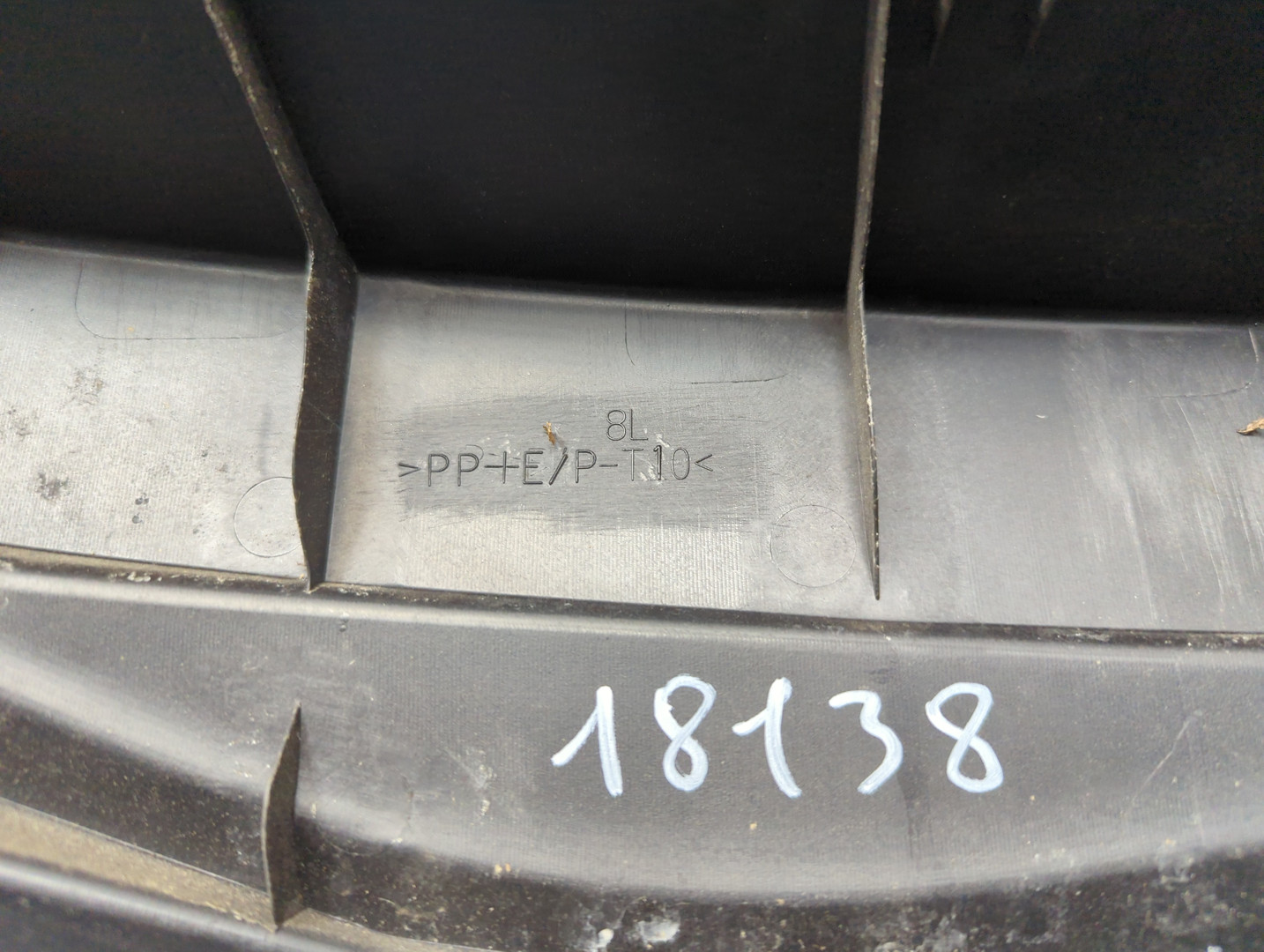 Решетка стеклоочистителей (Жабо)