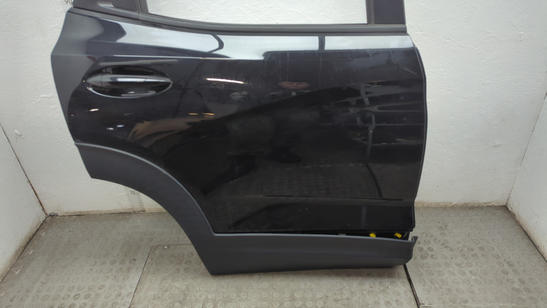 Дверь задняя правая