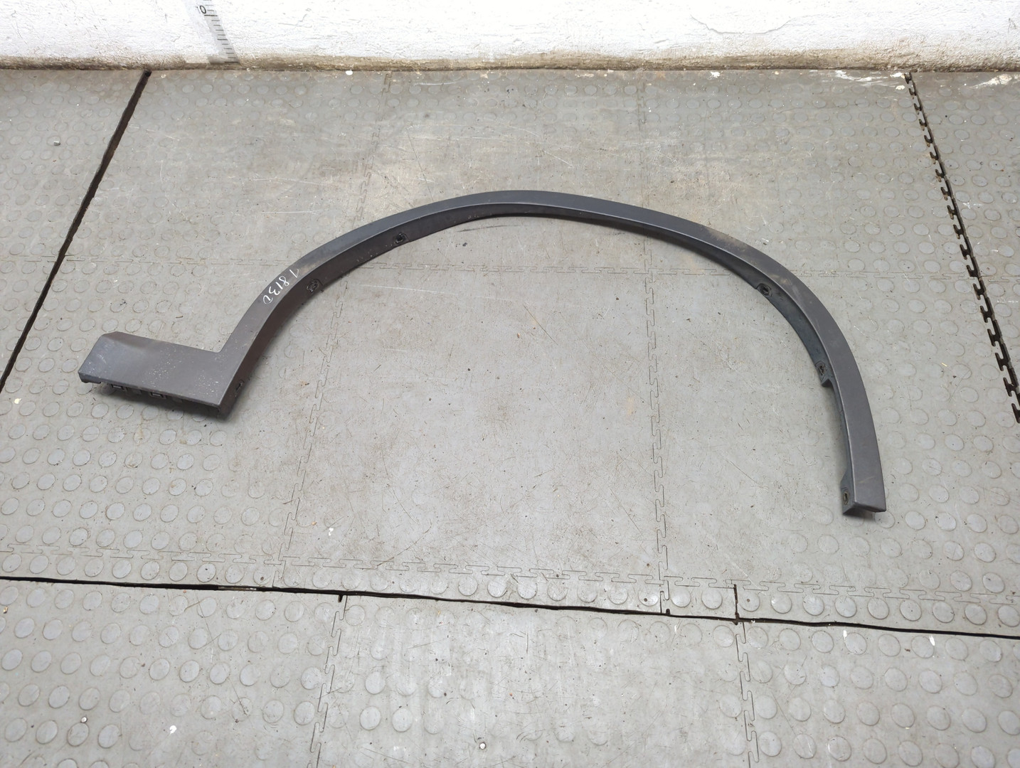 Накладка переднего крыла правого