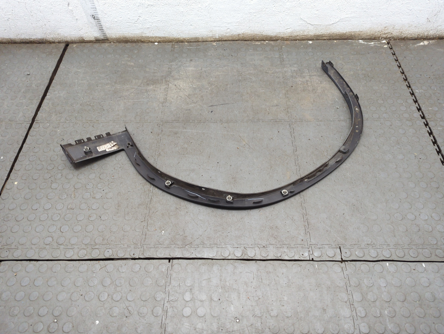 Накладка переднего крыла правого