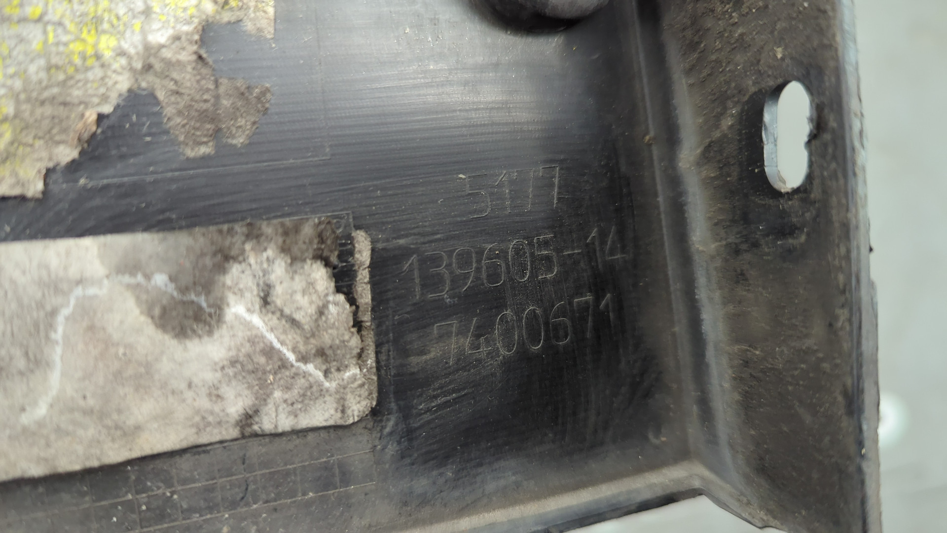 Накладка переднего крыла левого