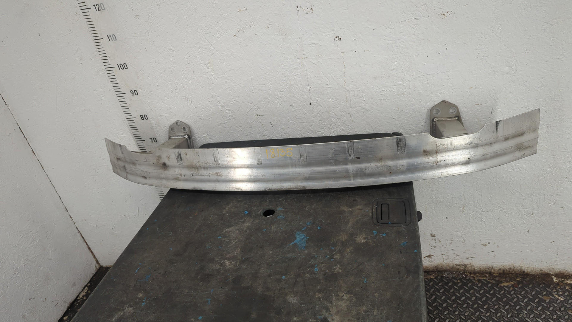 Усилитель переднего бампера