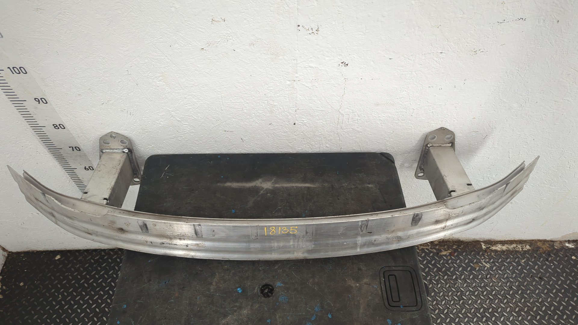 Усилитель переднего бампера